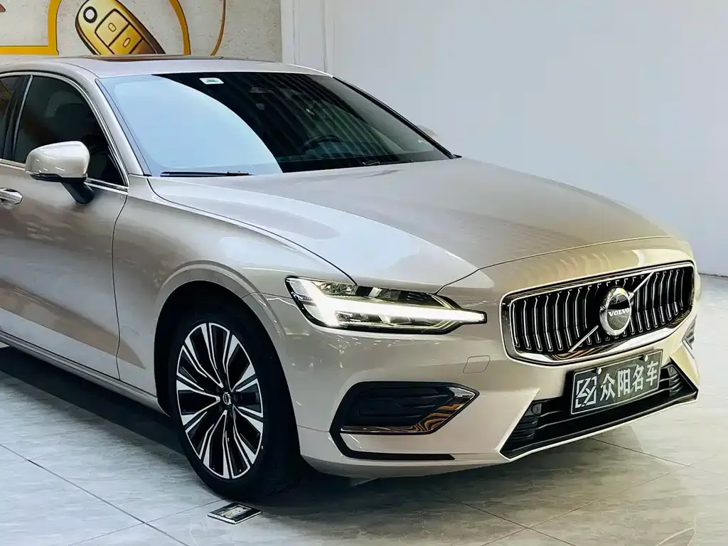 Volvo S60 — фото 5