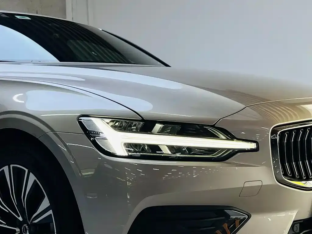 Volvo S60 — фото 10