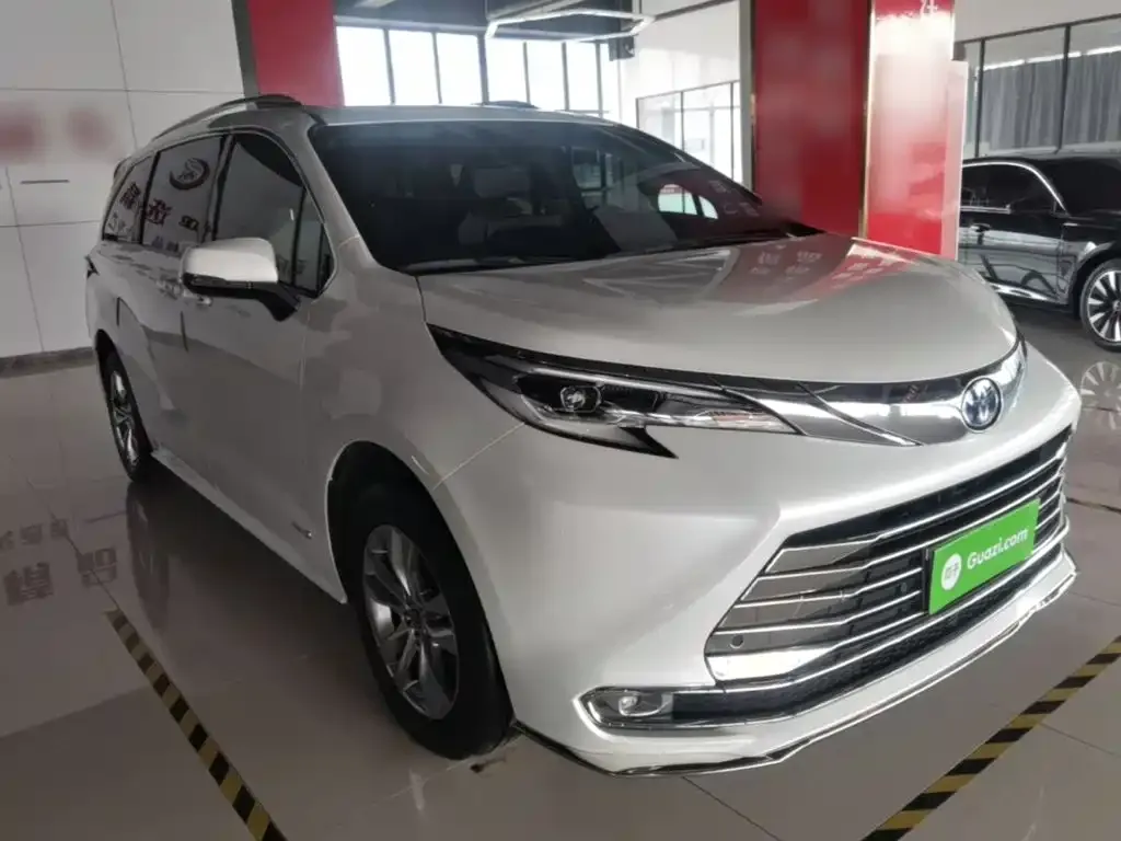Toyota Sienna — фото 2