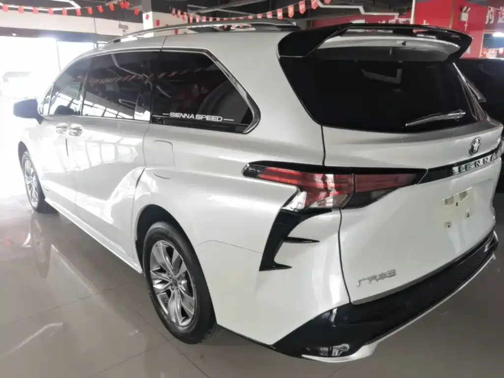 Toyota Sienna — фото 8