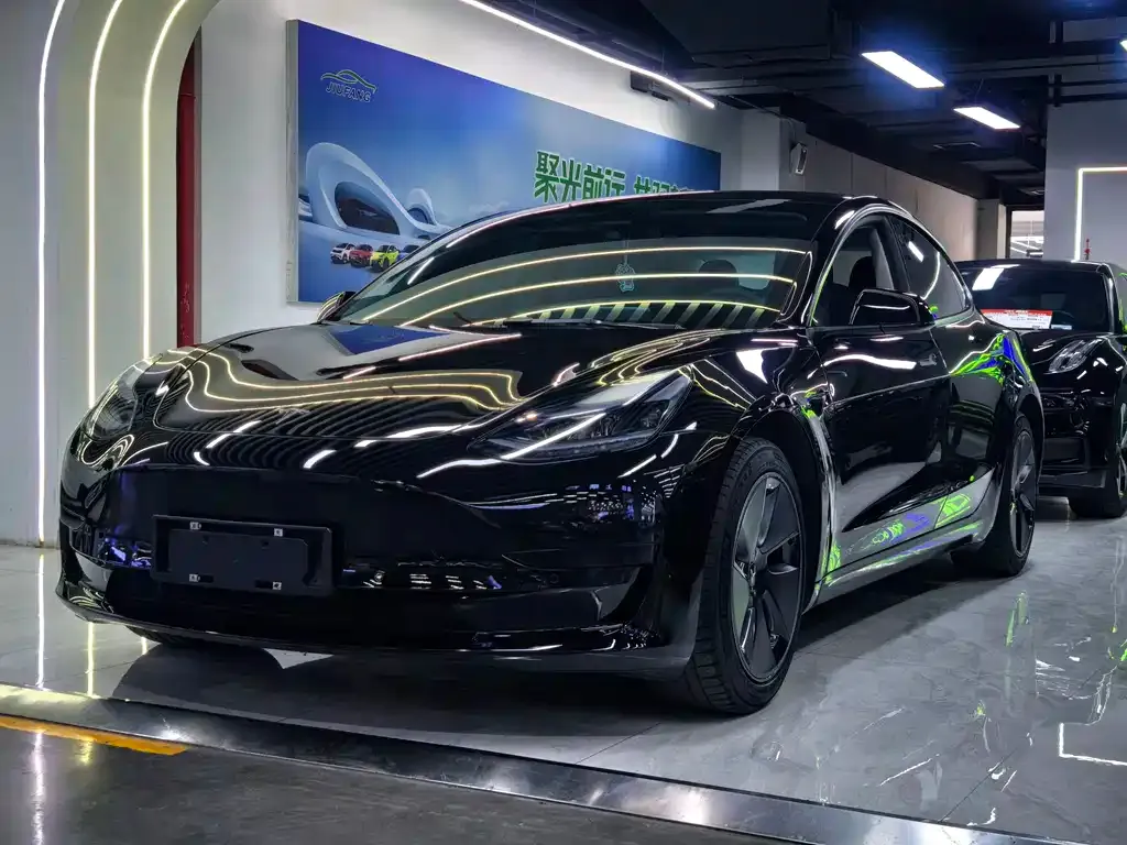 Tesla Model 3 — фото 1