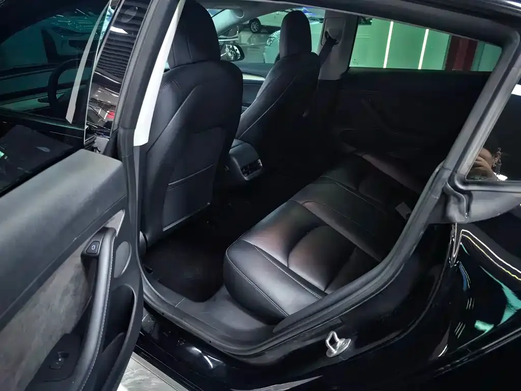 Tesla Model 3 — фото 4