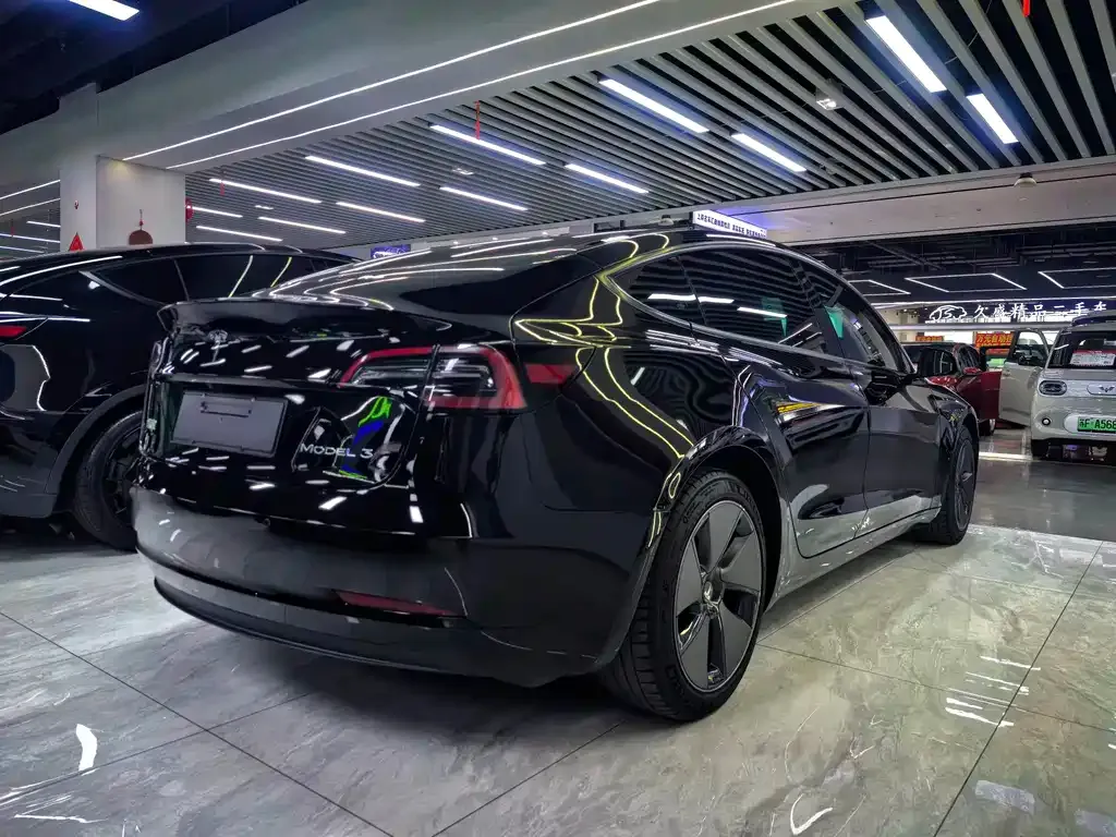 Tesla Model 3 — фото 9