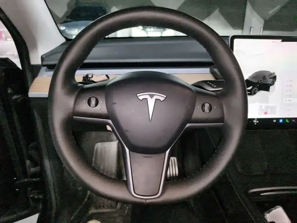Tesla Model Y — фото 5