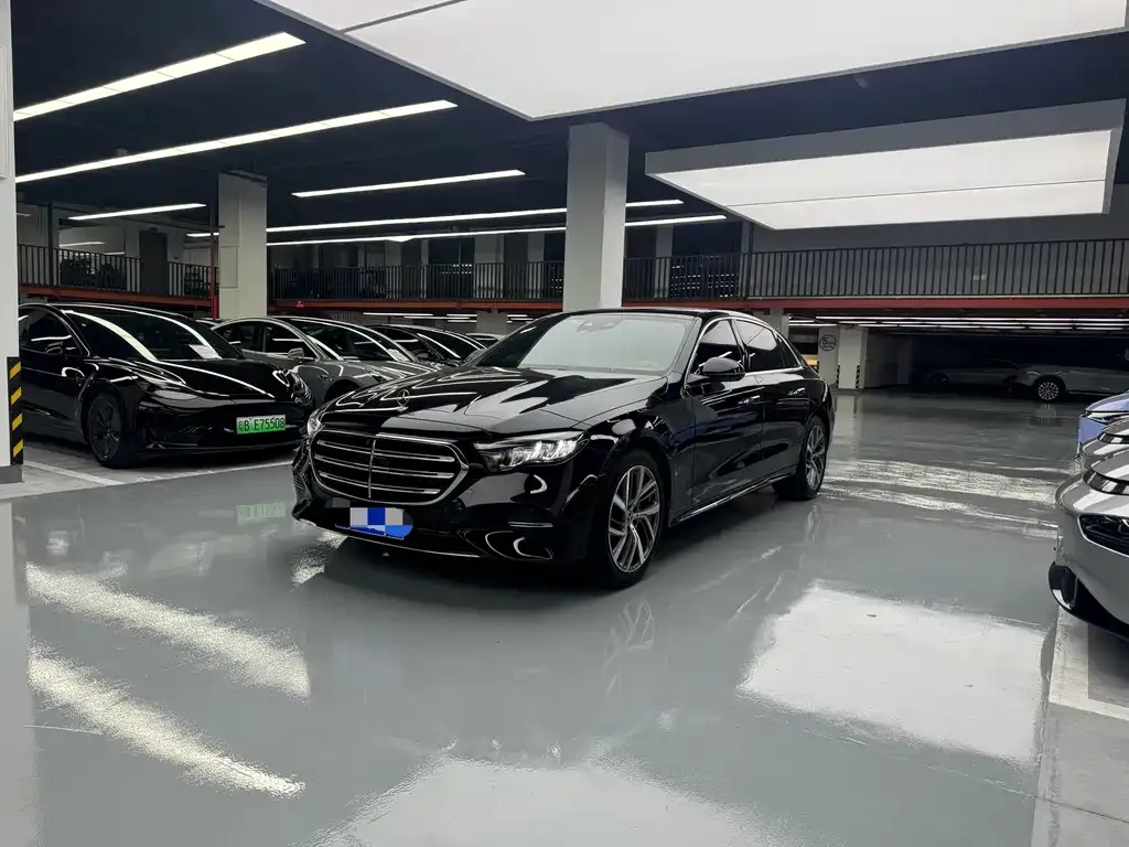 Mercedes-Benz E-Class — фото 1