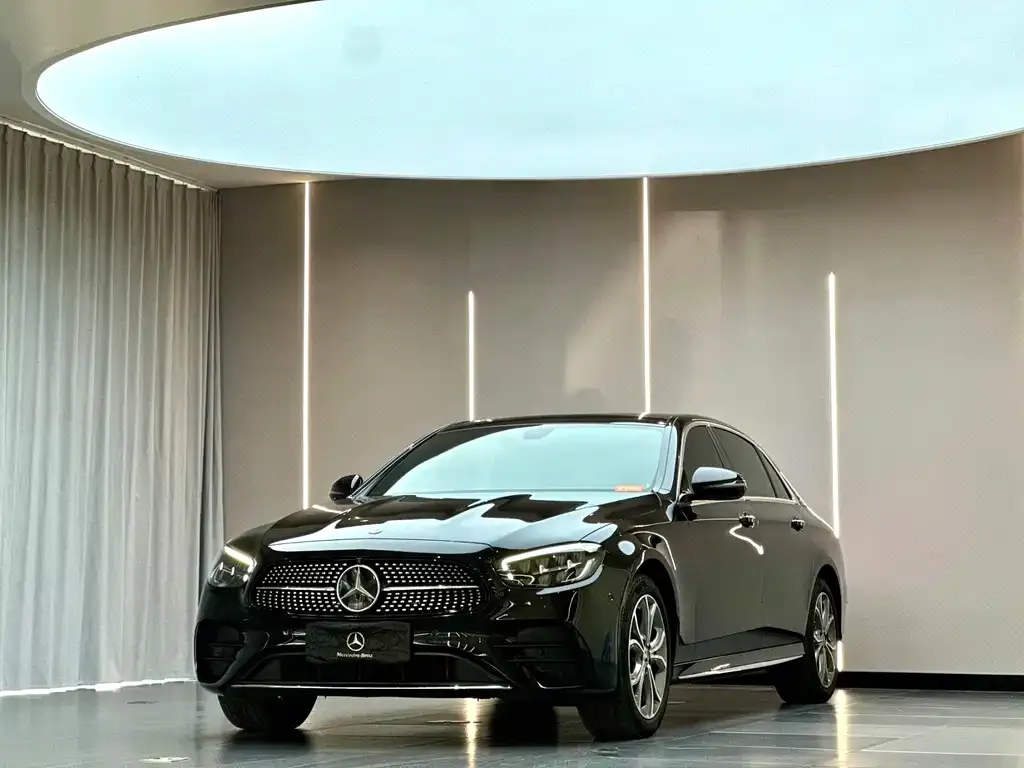 Mercedes-Benz E-Class — фото 1