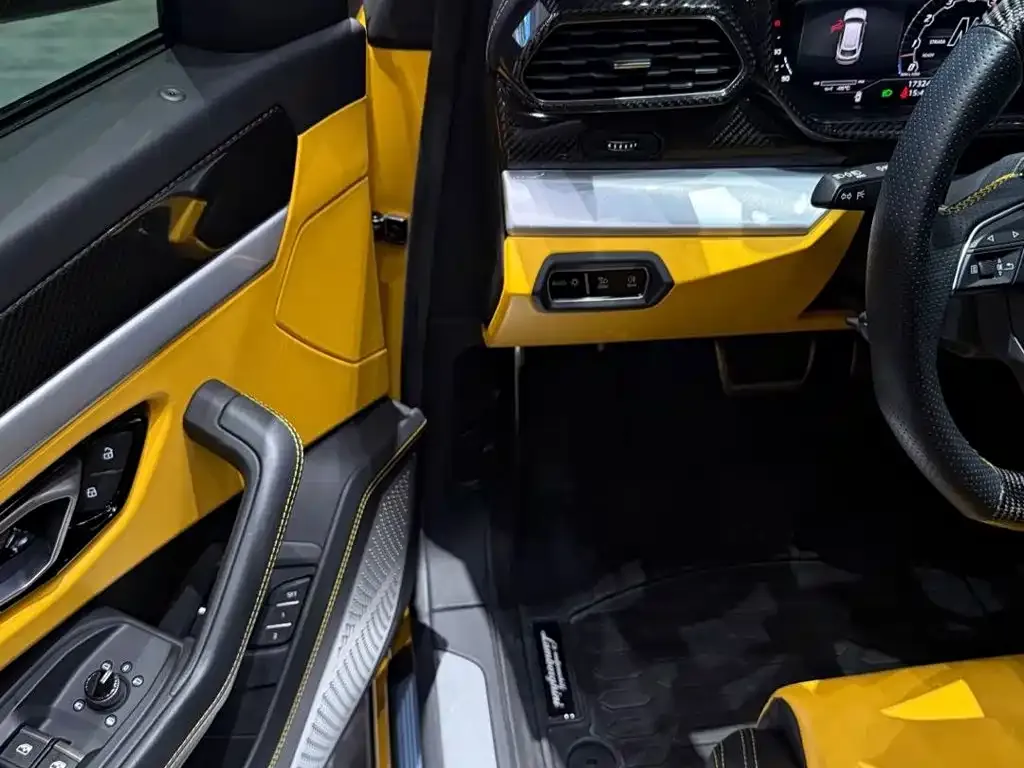 Lamborghini Urus — фото 10