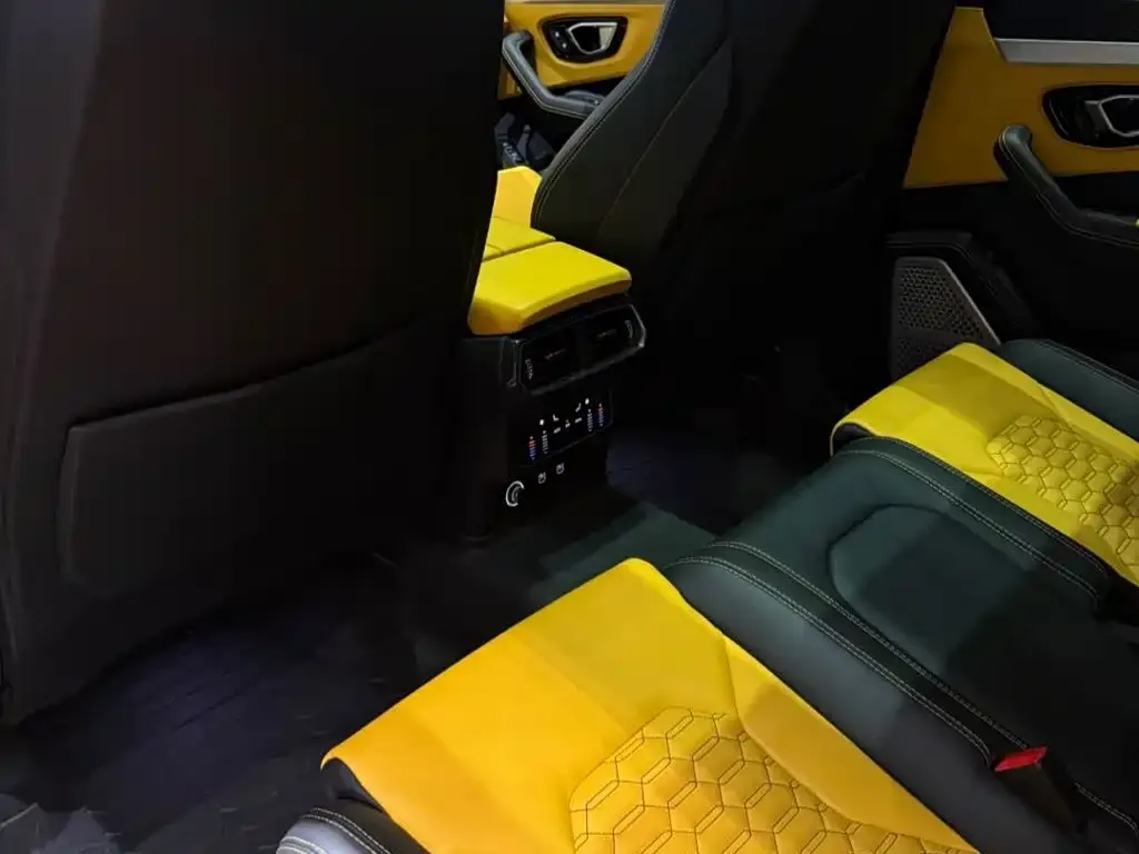 Lamborghini Urus — фото 9