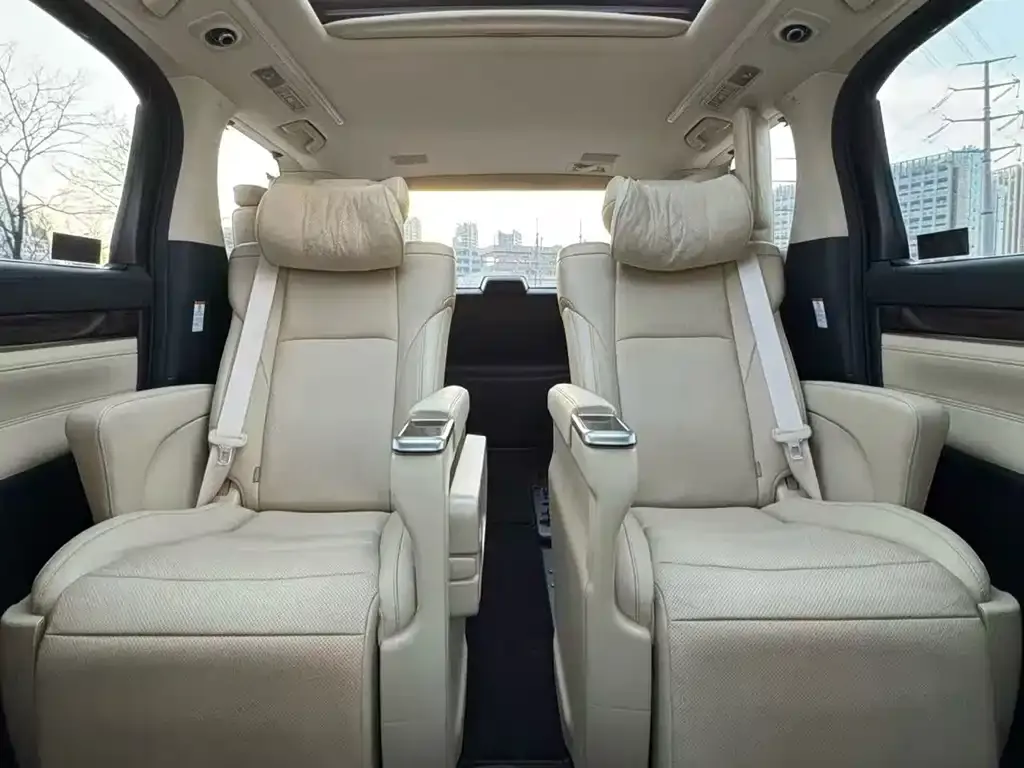 Toyota Alphard — фото 2