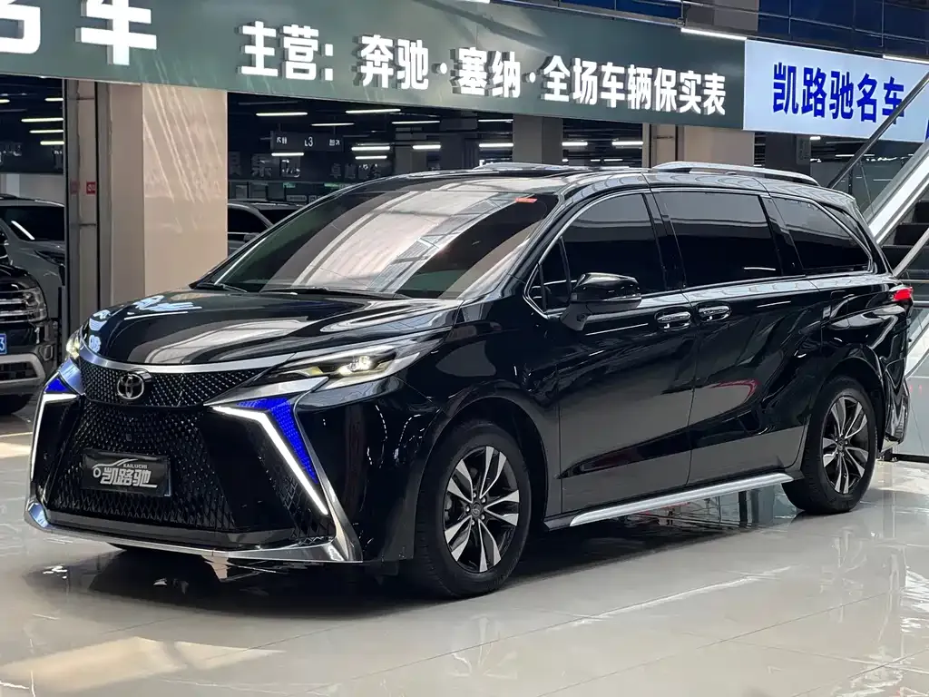 Toyota Granvia — фото 1