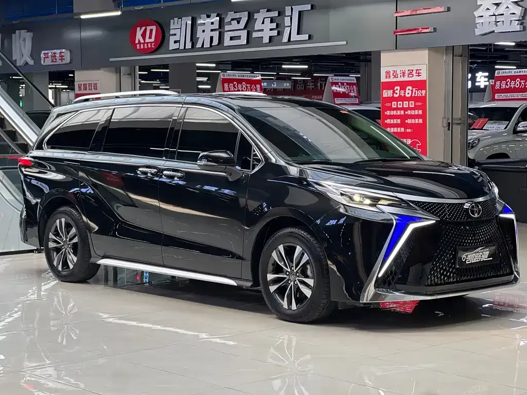 Toyota Granvia — фото 3