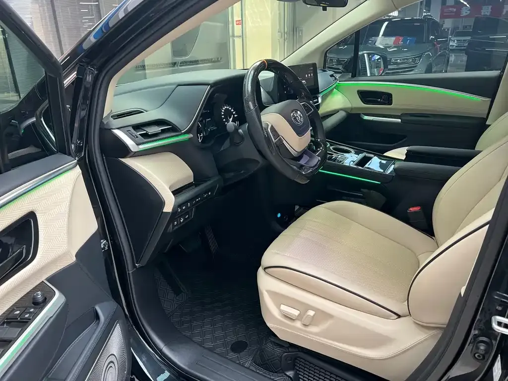 Toyota Granvia — фото 6