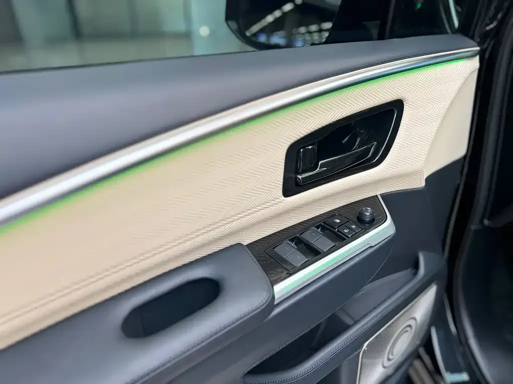 Toyota Granvia — фото 4