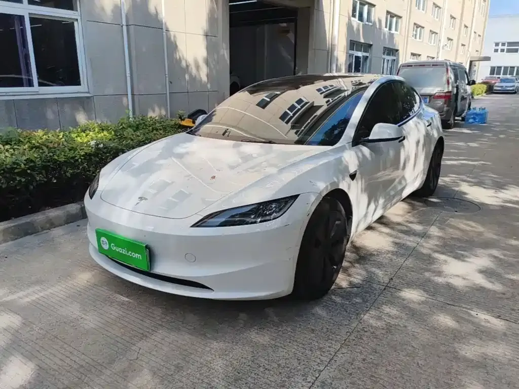 Tesla Model 3 — фото 1