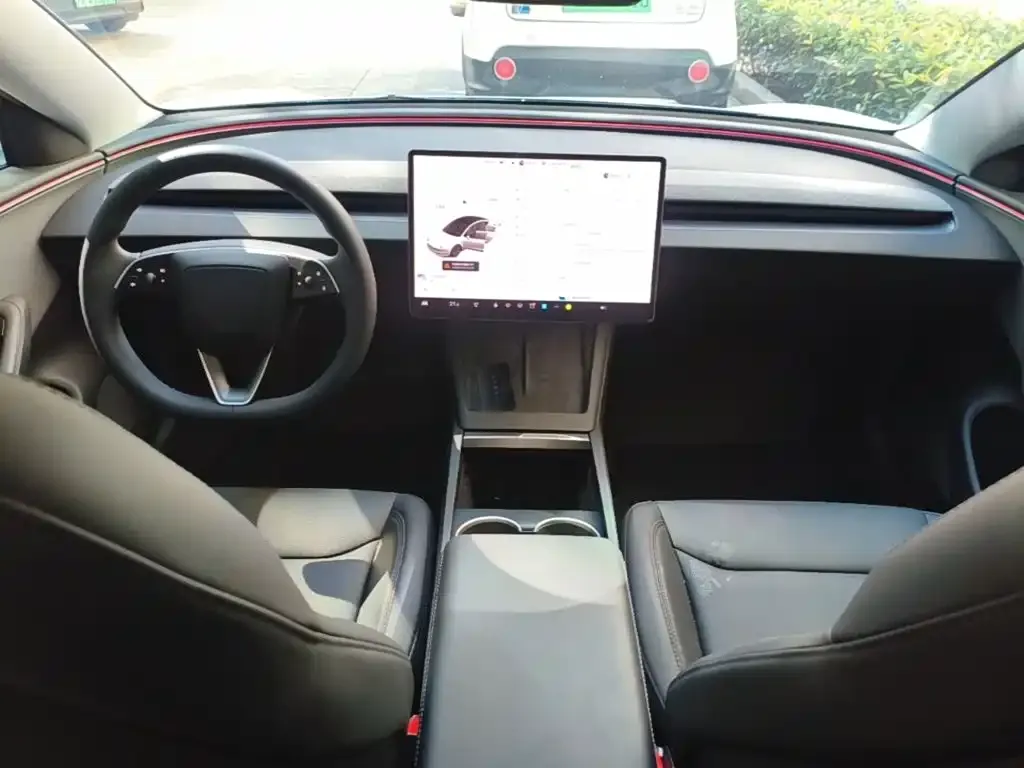 Tesla Model 3 — фото 4