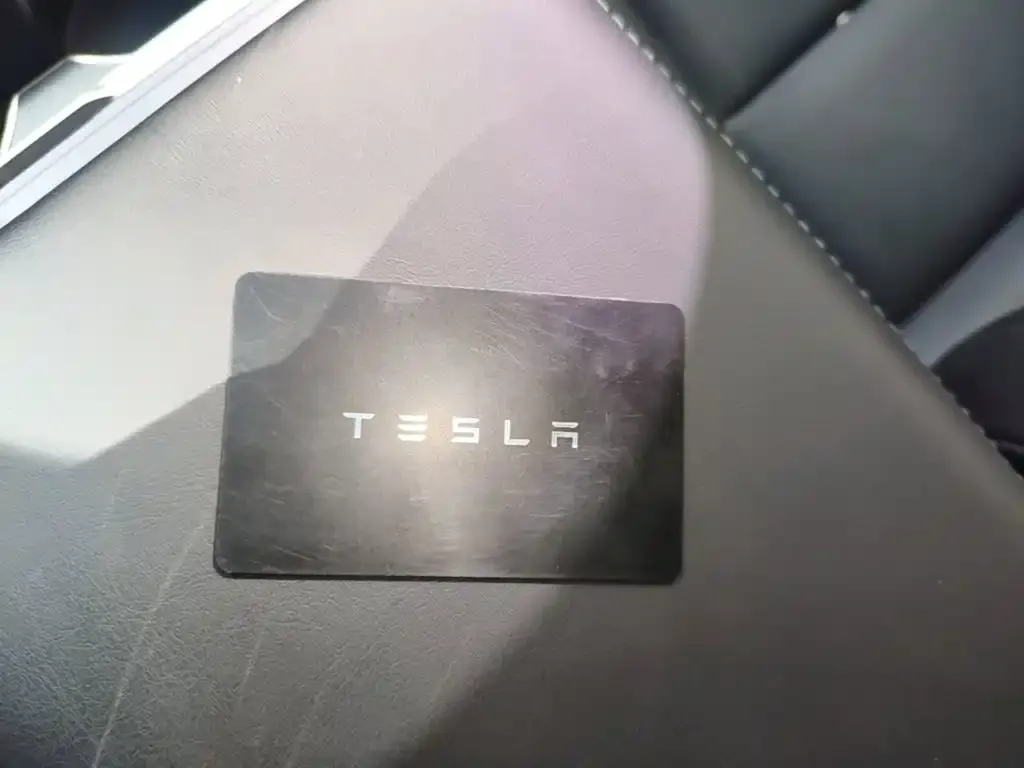 Tesla Model 3 — фото 2