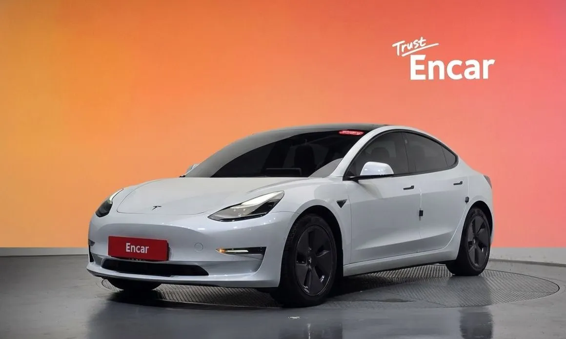 Tesla Model 3 — фото 1