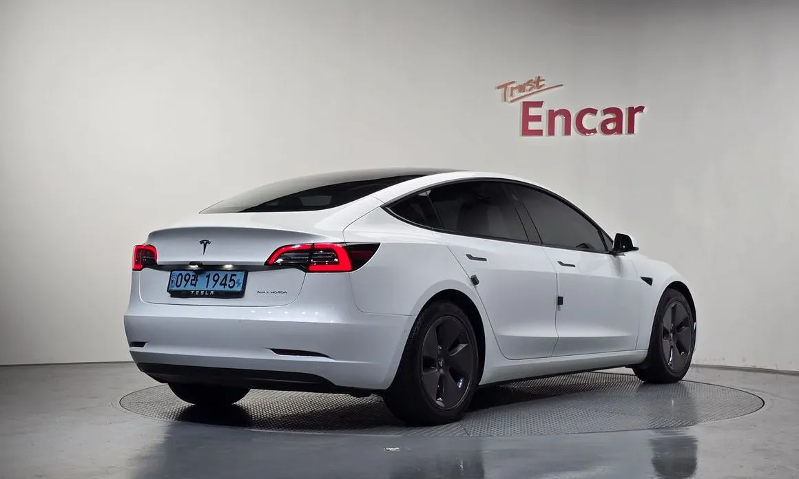 Tesla Model 3 — фото 2