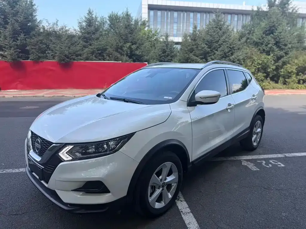 Nissan Qashqai — фото 1