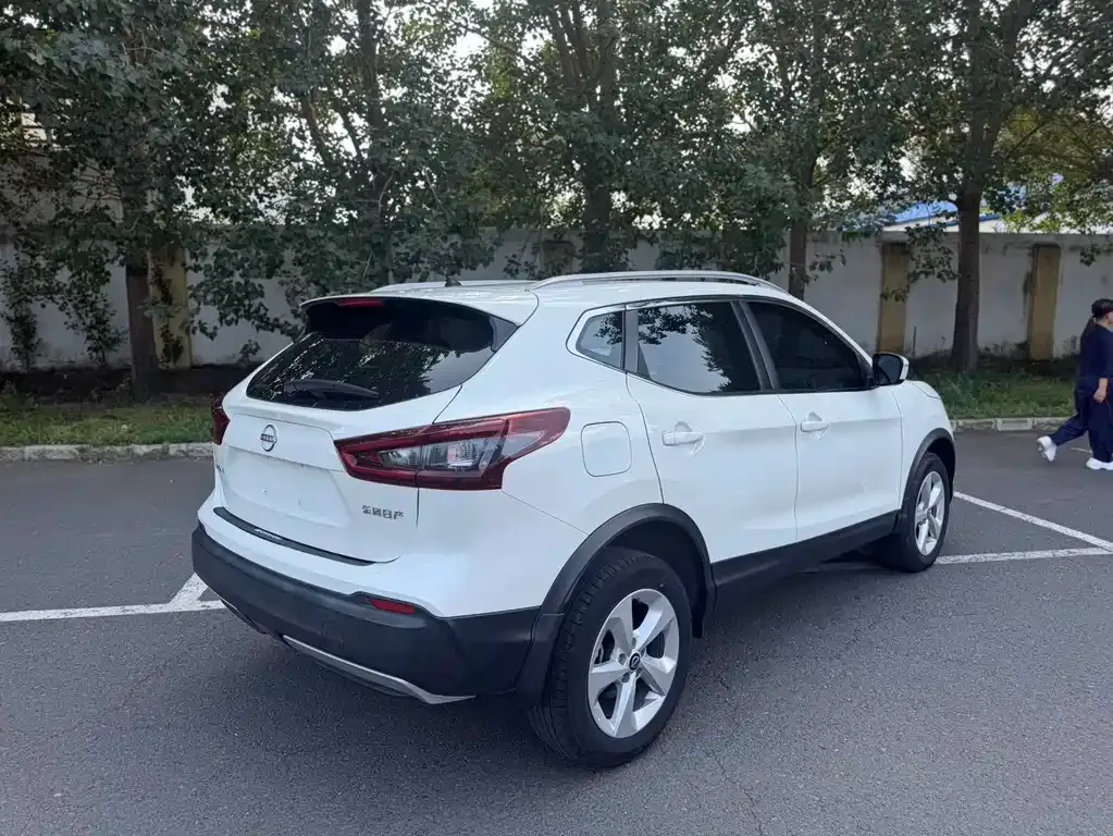 Nissan Qashqai — фото 8