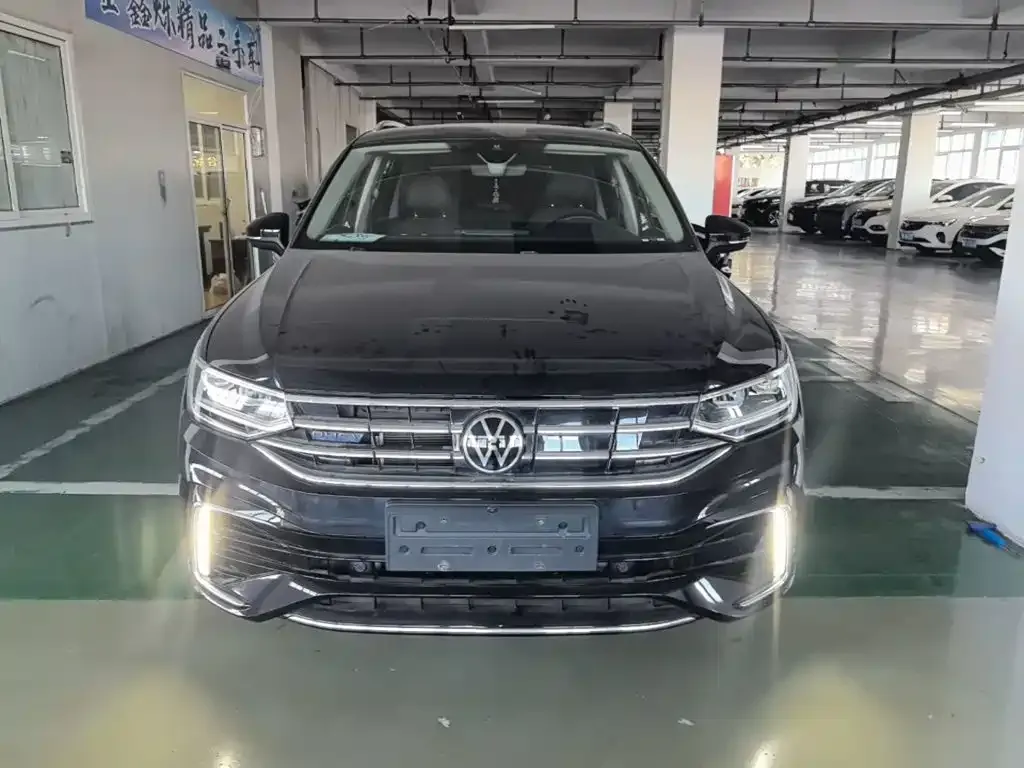 Volkswagen Tiguan L PHEV — фото 4