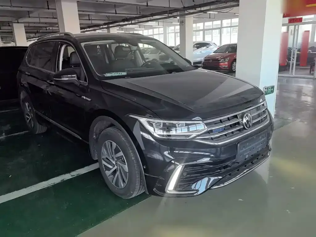 Volkswagen Tiguan L PHEV — фото 10