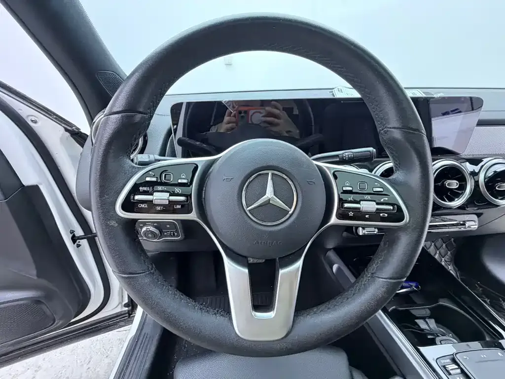 Mercedes-Benz GLB — фото 10