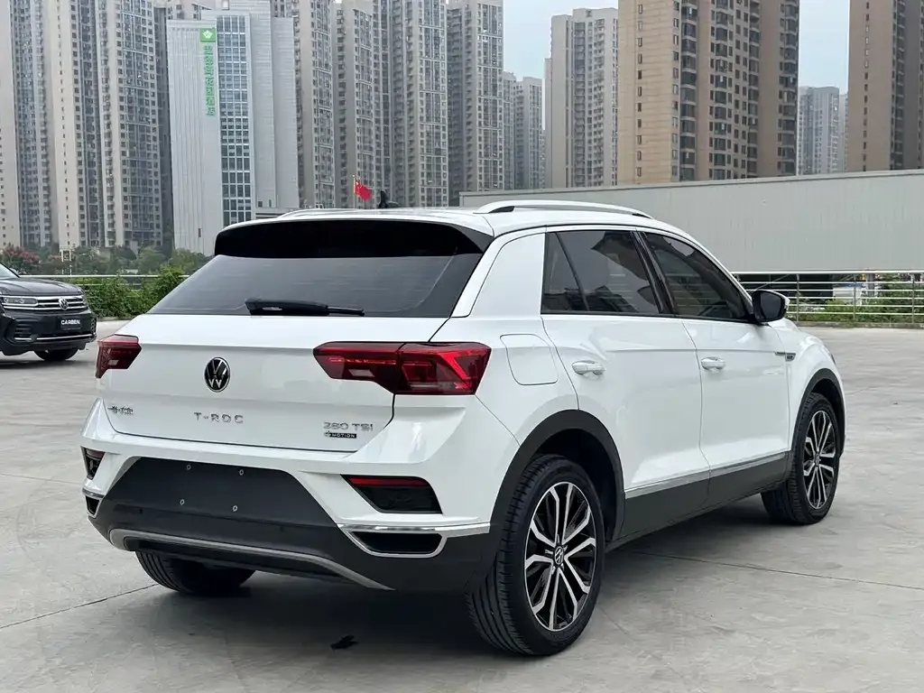 Volkswagen T-Roc — фото 10