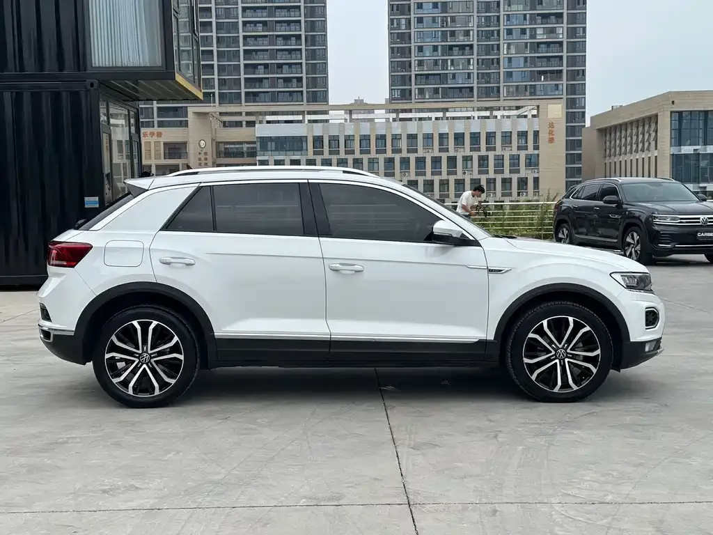 Volkswagen T-Roc — фото 7