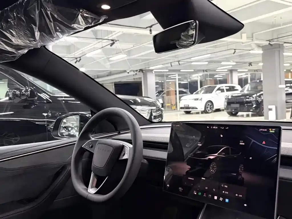 Tesla Model Y L — фото 3