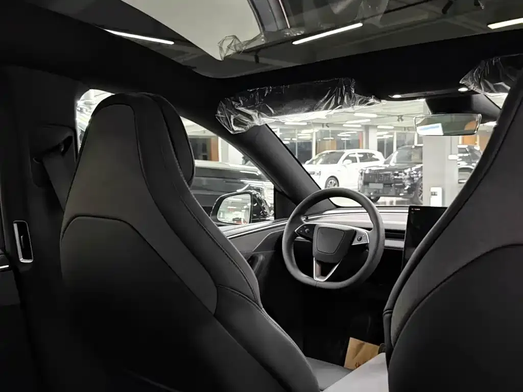 Tesla Model Y L — фото 2