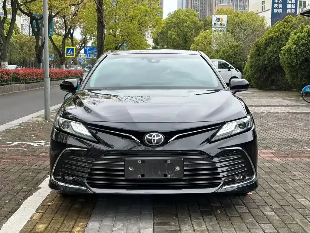 Toyota Camry — фото 8