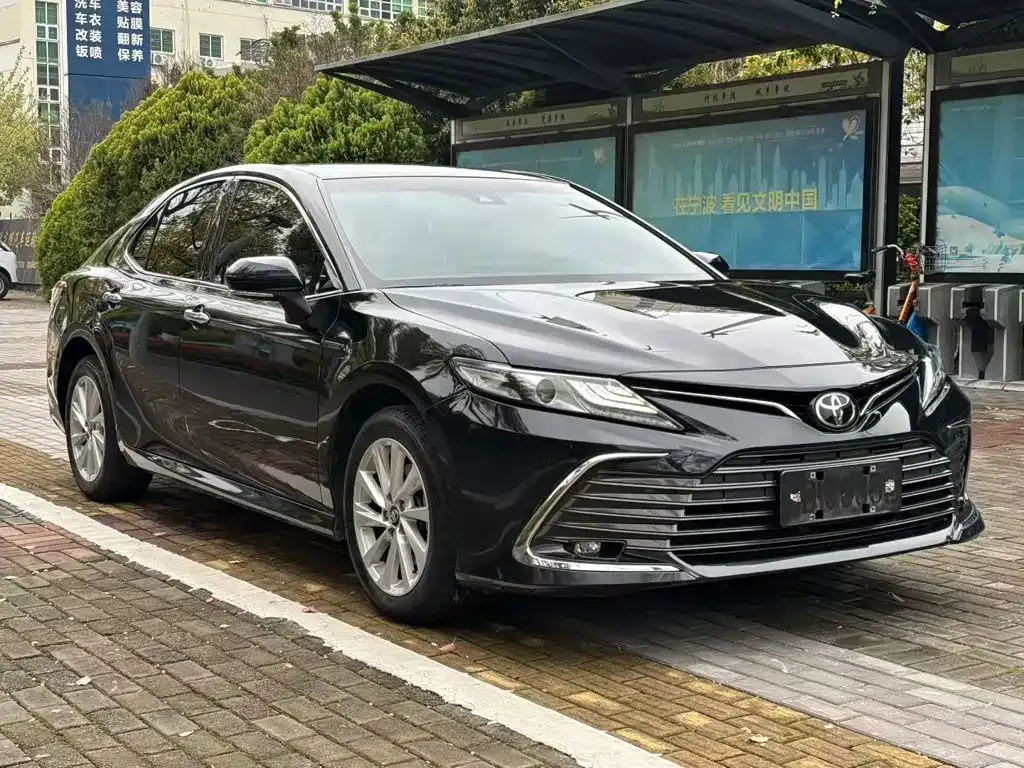 Toyota Camry — фото 3