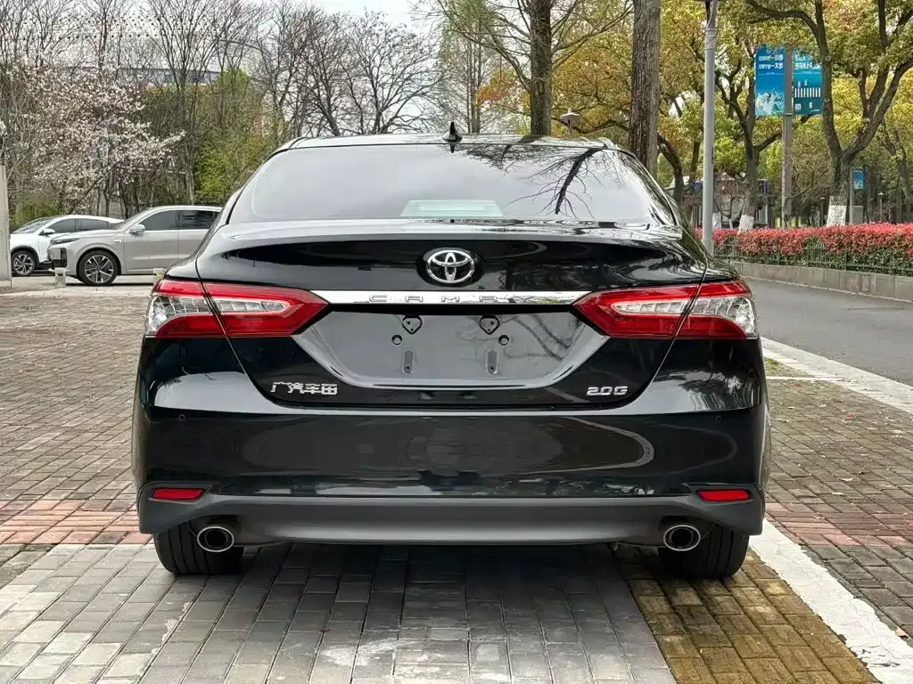 Toyota Camry — фото 9