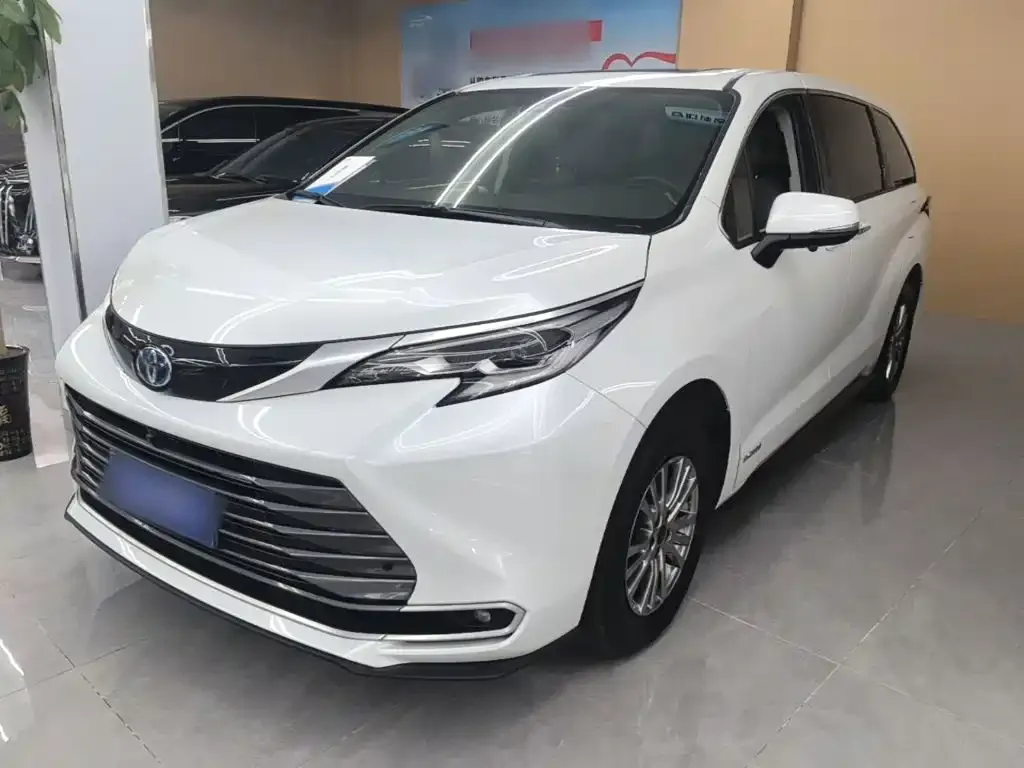 Toyota Sienna — фото 2