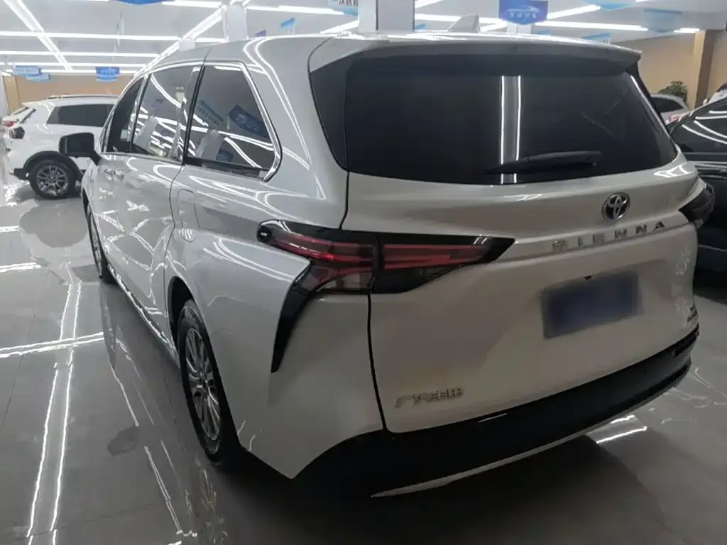 Toyota Sienna — фото 4