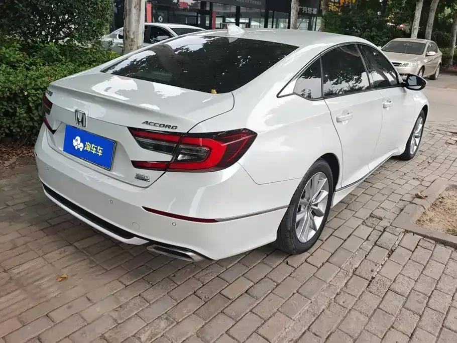 Honda Accord — фото 10