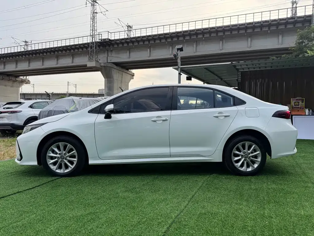 Toyota Corolla — фото 3