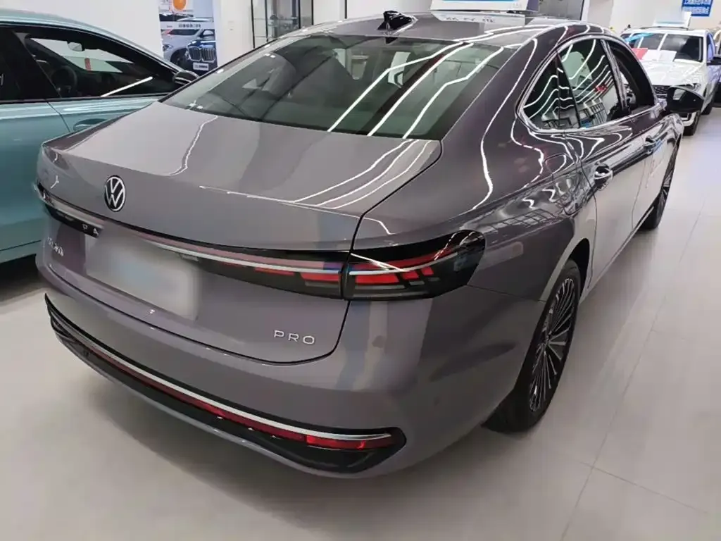 Volkswagen Passat — фото 10