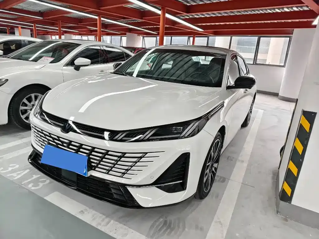 Changan Eado — фото 1