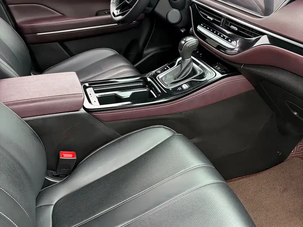 GAC Motor Trumpchi M6 — фото 10