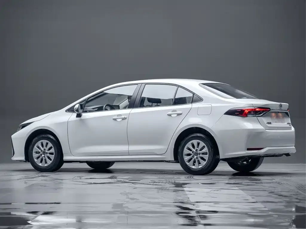 Toyota Corolla — фото 10