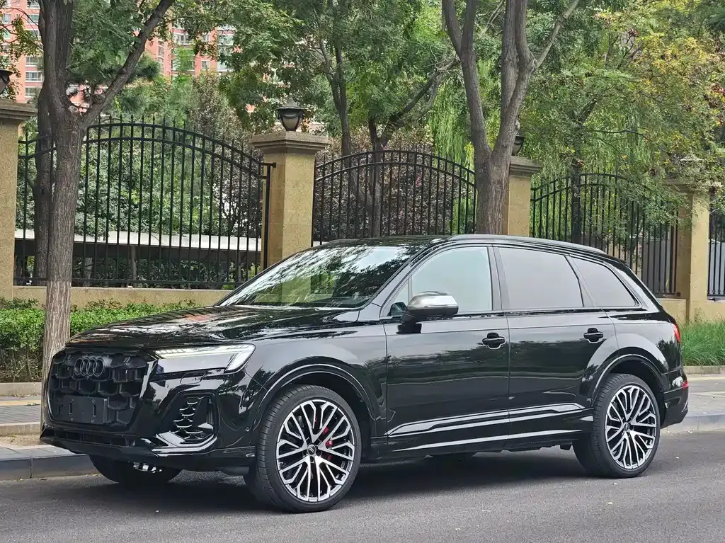 Audi SQ7 — фото 1