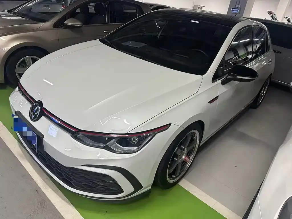 Volkswagen Golf GTI — фото 1