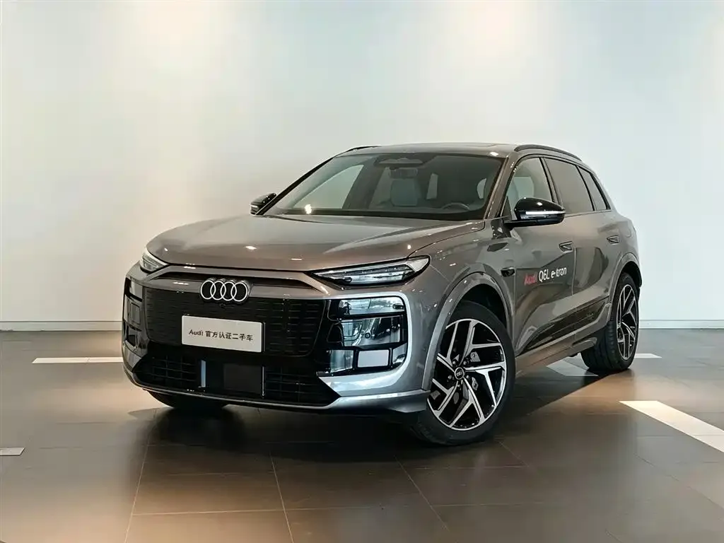 Audi Q6L e-tron — фото 1