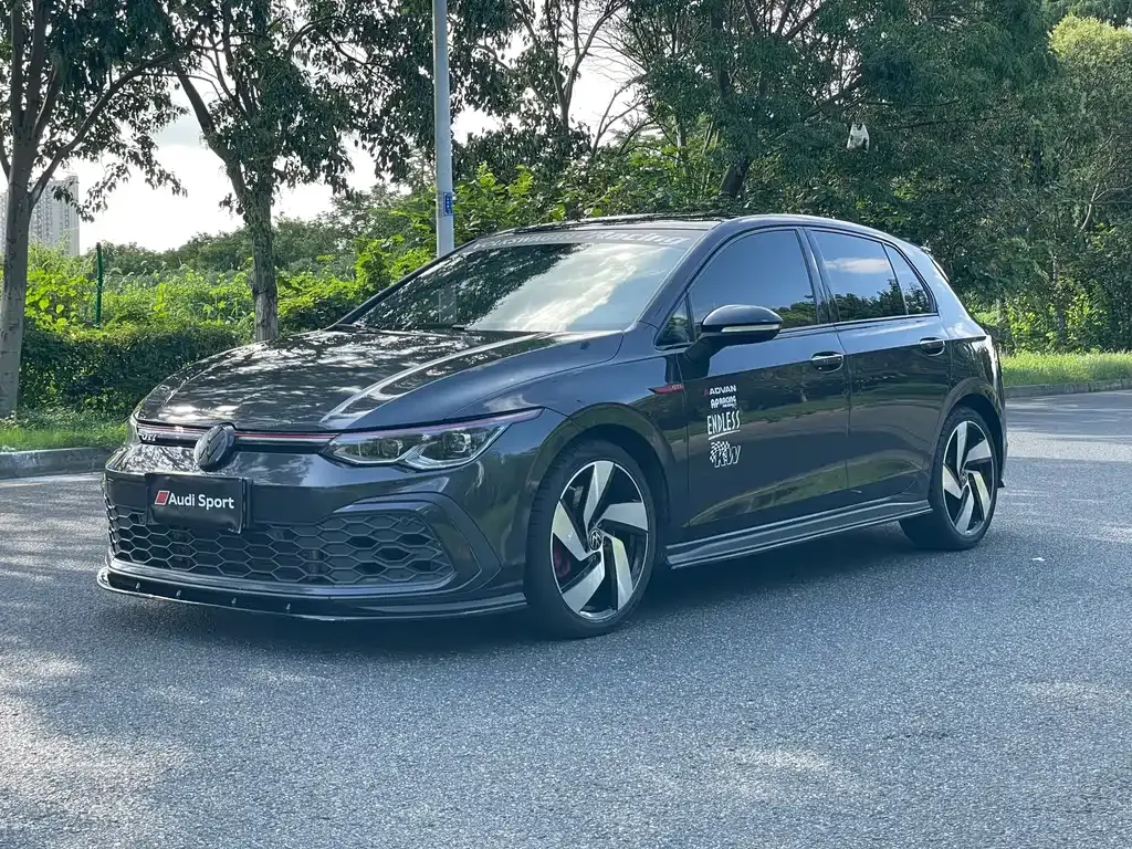 Volkswagen Golf GTI — фото 1