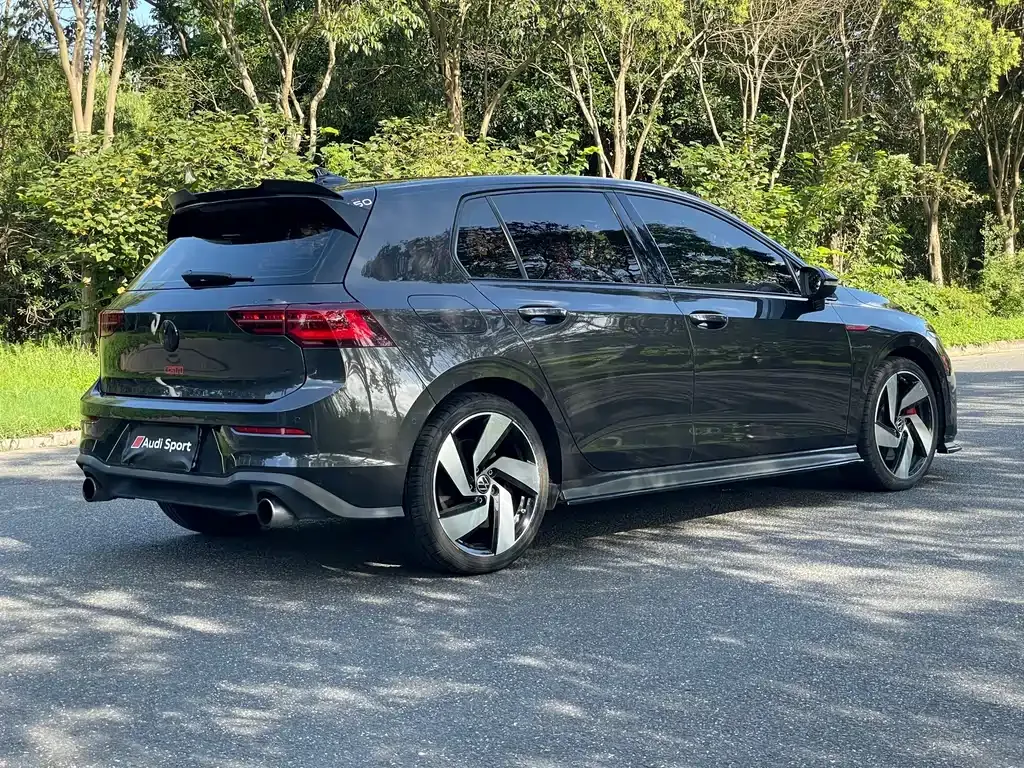 Volkswagen Golf GTI — фото 7