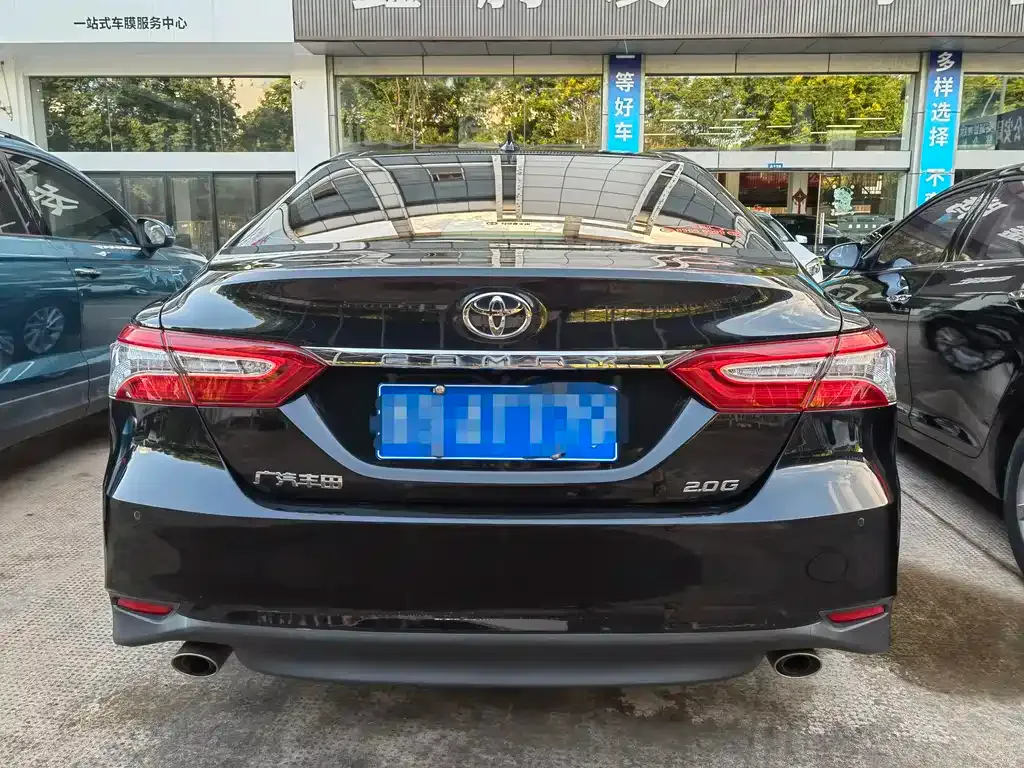 Toyota Camry — фото 3