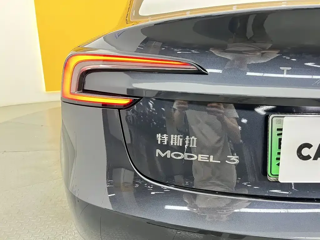 Tesla Model 3 — фото 10