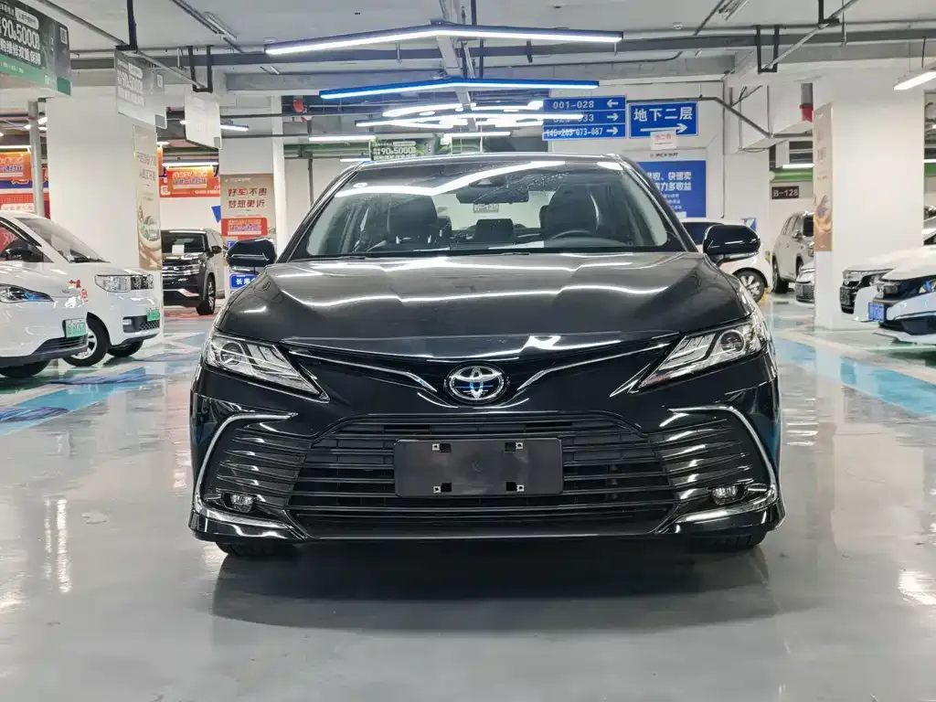Toyota Camry — фото 8